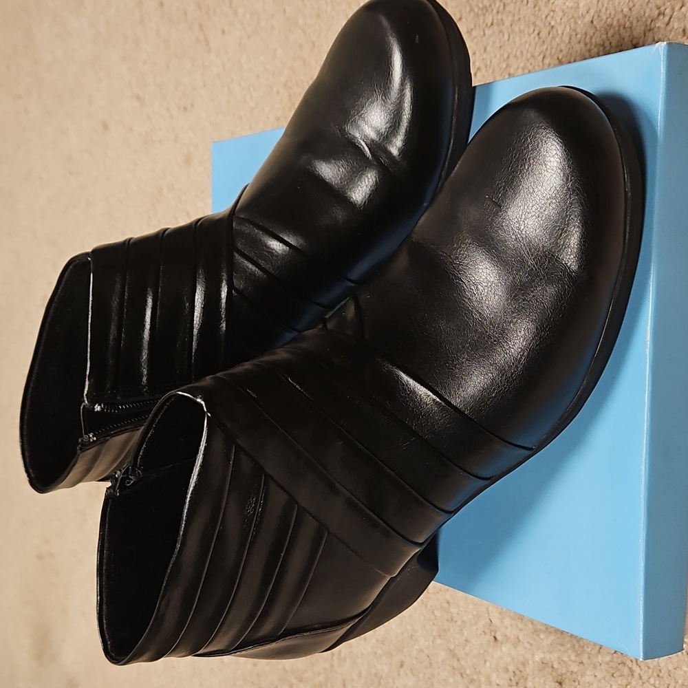 PREDICTIONS COMFORT PLUS BOOTS - Black, Worn Once, Side Zip, Low Heel, Size 11